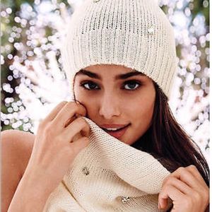 Victoria’s Secret Knit beanie and scarf 0/S